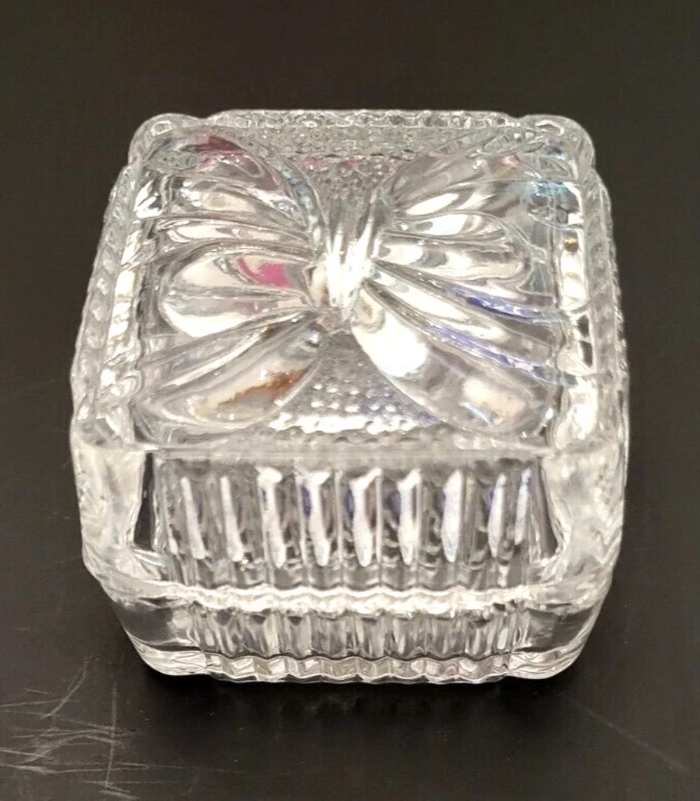 Vintage Lead Crystal Trinket Box with Raised Bow Made in Yugoslavia 3x3x2